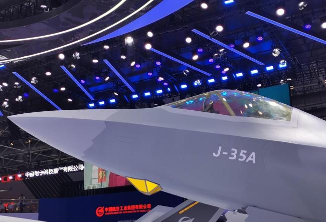 中国战机在巴黎航展炸场抢订单 全明星阵容震撼亮相