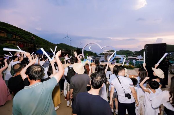 长盈策略 邂逅20℃的凉夏 2025仰天湖大草原音乐季热闹开启